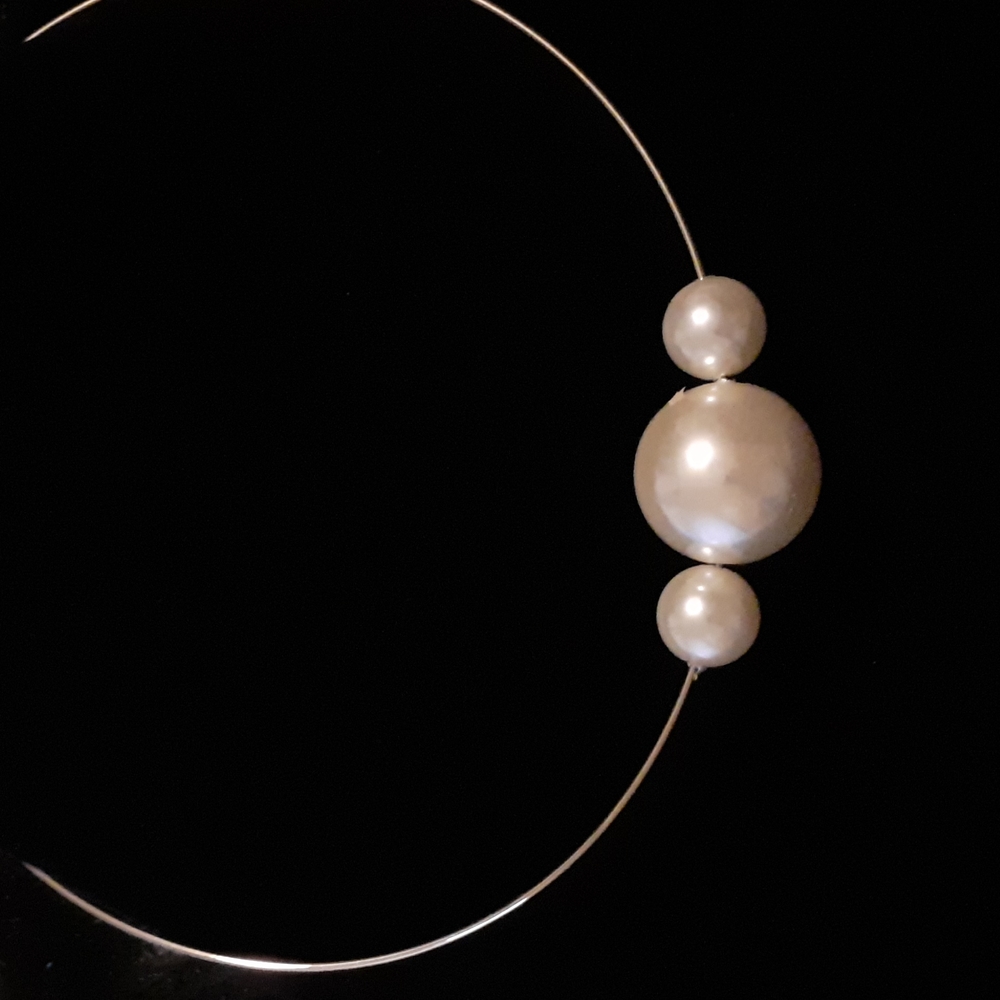 Faux pearl choker